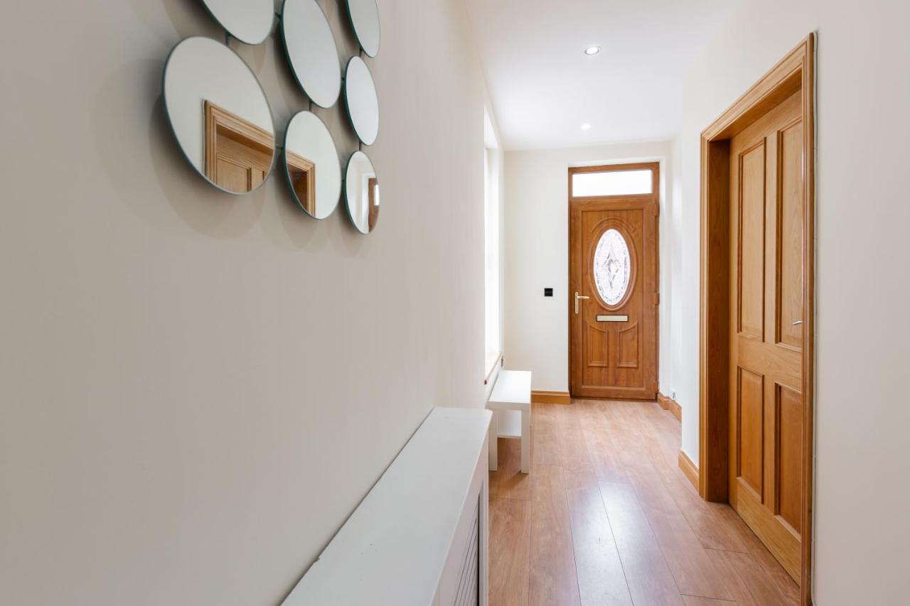 Albert - 5 Bedrooms Sleeps 11 Parking Wi-Fi Contractors Preston  Dış mekan fotoğraf