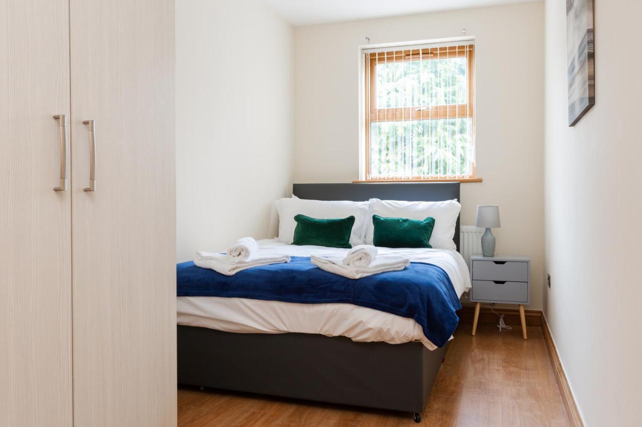 Albert - 5 Bedrooms Sleeps 11 Parking Wi-Fi Contractors Preston  Dış mekan fotoğraf