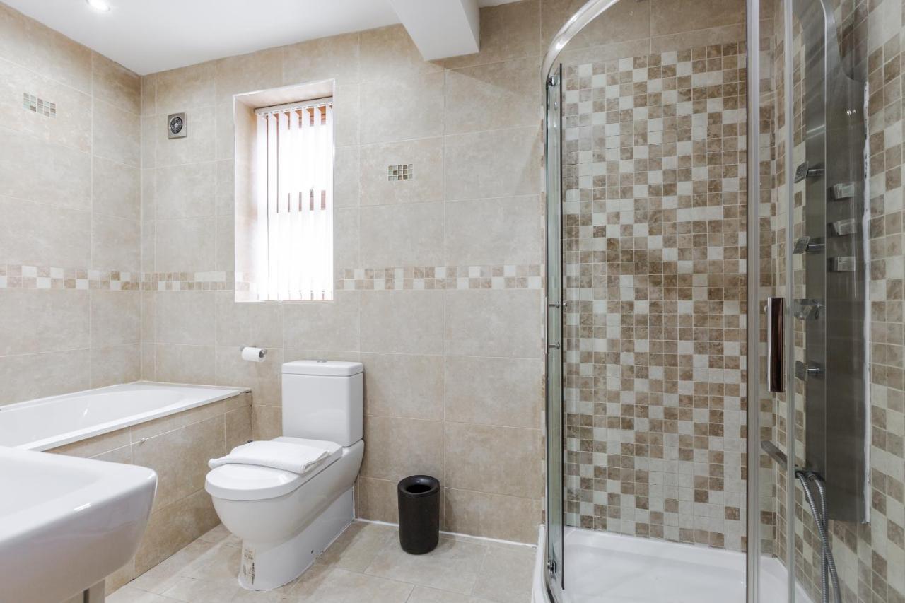 Albert - 5 Bedrooms Sleeps 11 Parking Wi-Fi Contractors Preston  Dış mekan fotoğraf